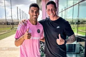 PG电子-托雷斯造访迈阿密国际，苏亚雷斯社媒晒合照：传奇