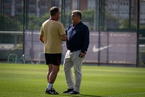 PG游戏下载-马卡：转会截止日巴萨保持冷静，弗里克不希望再失去任何球员