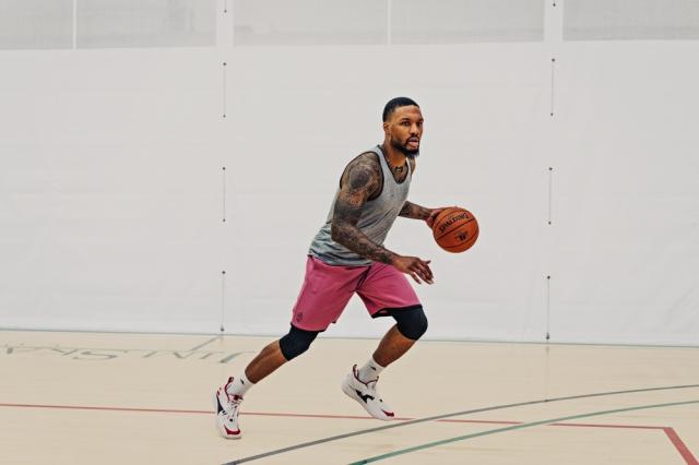 PG游戏平台-夏天苦练帮助利拉德找回健康，这次他终于不再迷茫